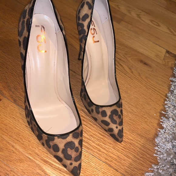 Leopard print heels - Picture 1 of 4
